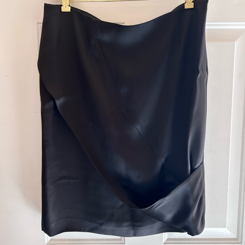 Giorgio Armani Elegant Black Midi Skirt